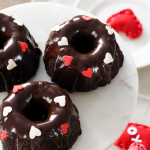 Valentine's Day Tablesetting with Mini Chocolate Cakes